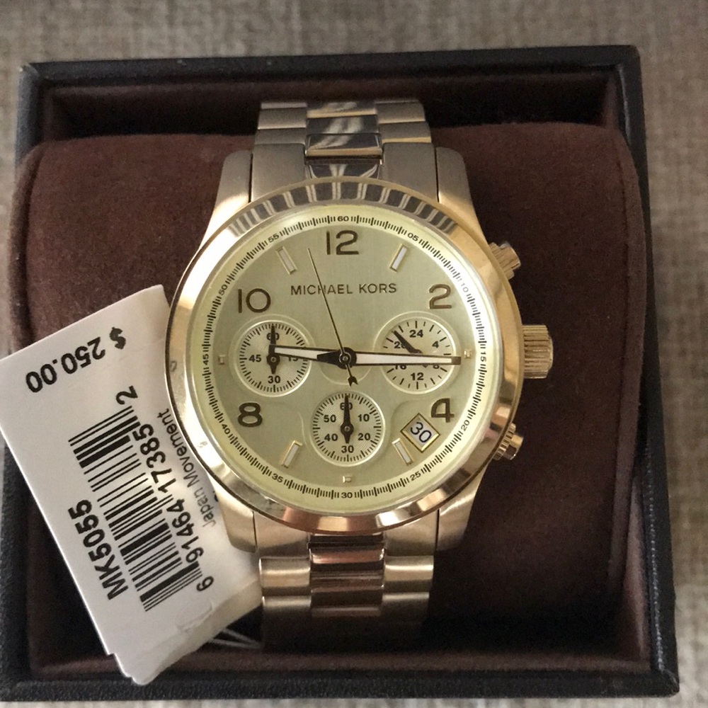 😍NWT Michael Kors Gold Boyfriend Watch😍